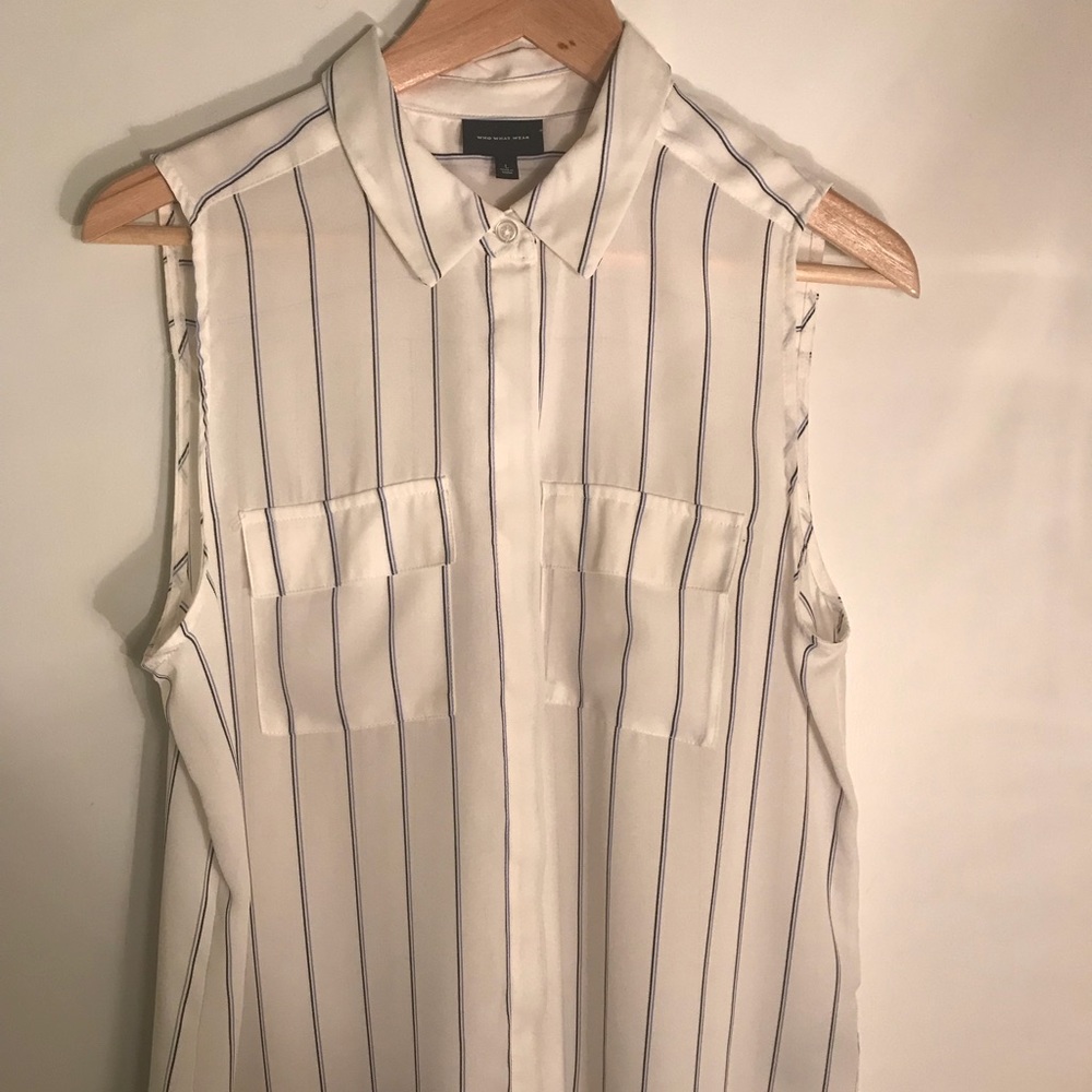 Sleeveless collared striped blouse
